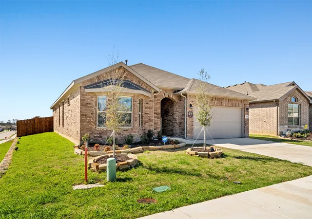 Photo 3 of Single family home for sale at 1201 Shackleford Ln, Weatherford, TX 76087 | MLS# 21231384 | Listing updated on 2026-07-16