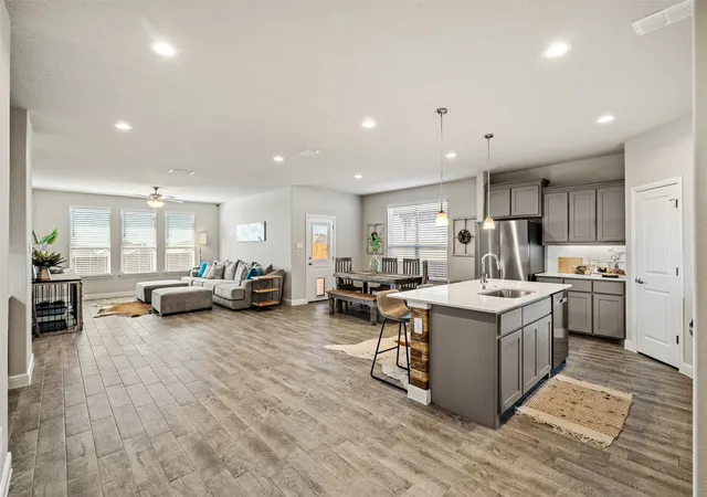 Photo 4 of Single family home for sale at 1201 Shackleford Ln, Weatherford, TX 76087 | MLS# 21231384 | Listing updated on 2026-07-16
