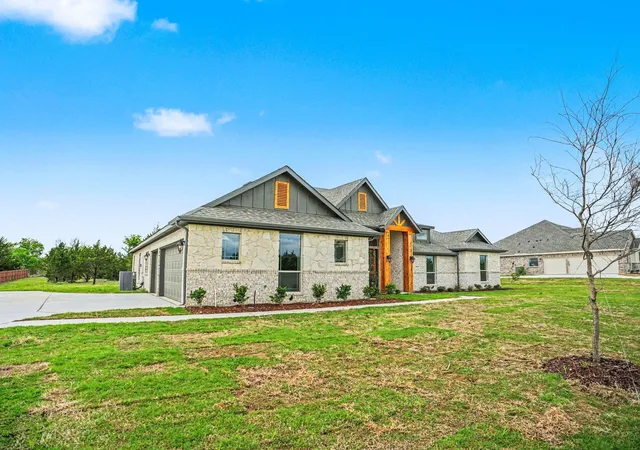 Photo 4 of Single family home for sale at 6830 Southrock Rd, Midlothian, TX 76065 | MLS# 21231766 | Listing updated on 2026-09-26