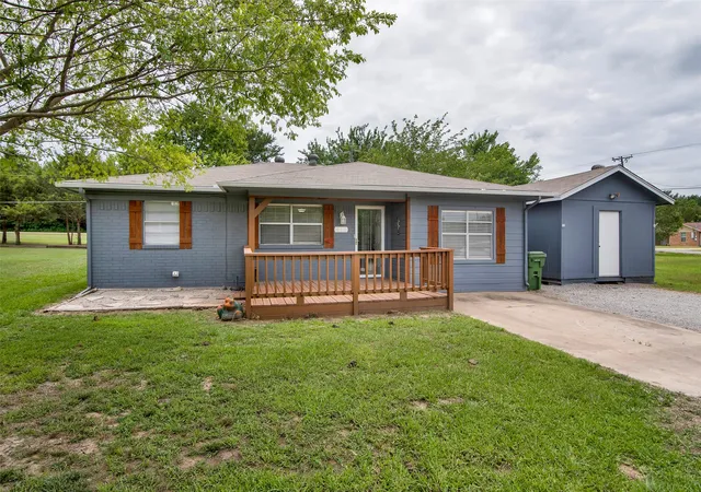 Homes for sale in Pottsboro, TX | 412 Lee Blvd, Pottsboro, TX 75076 | MLS# 21231787