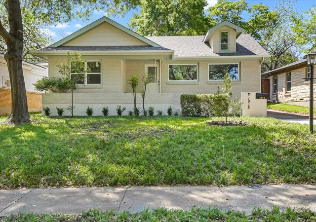 Photo 1 of Sale Pending at 1918 Elmwood Blvd, Dallas, TX 75224 | MLS# 21226429 | Listing updated on 2026-07-19