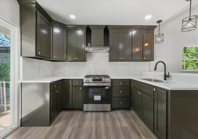 Photo 3 of Sale Pending at 1918 Elmwood Blvd, Dallas, TX 75224 | MLS# 21226429 | Listing updated on 2026-07-19