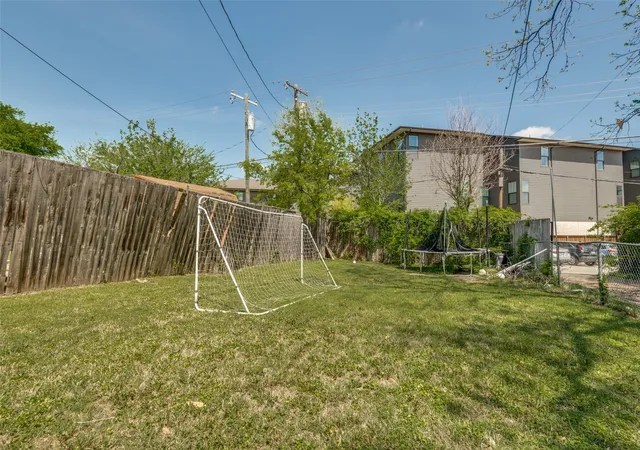 Photo 1 of Land for sale at 1015 Kings Hwy, Dallas, TX 75208 | MLS# 21228672 | Listing updated on 2026-09-24