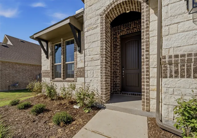 Photo 4 of Single family home for sale at 3007 Leopard Ln, Ennis, TX 75119 | MLS# 21231967 | Listing updated on 2026-09-27