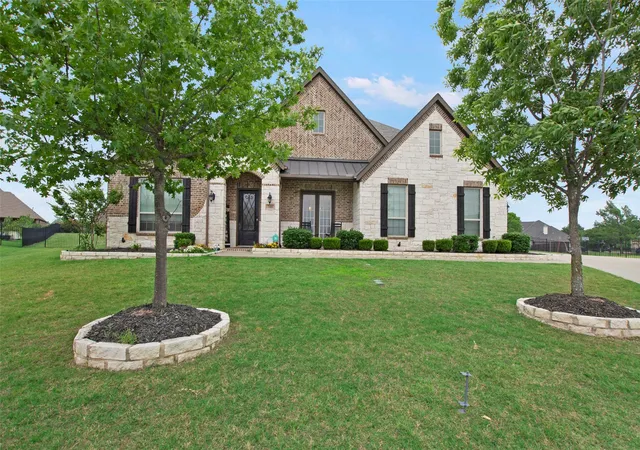Photo 1 of Sale Pending at 700 Britton Pl, Rockwall, TX 75032 | MLS# 21230593 | Listing updated on 2026-08-17