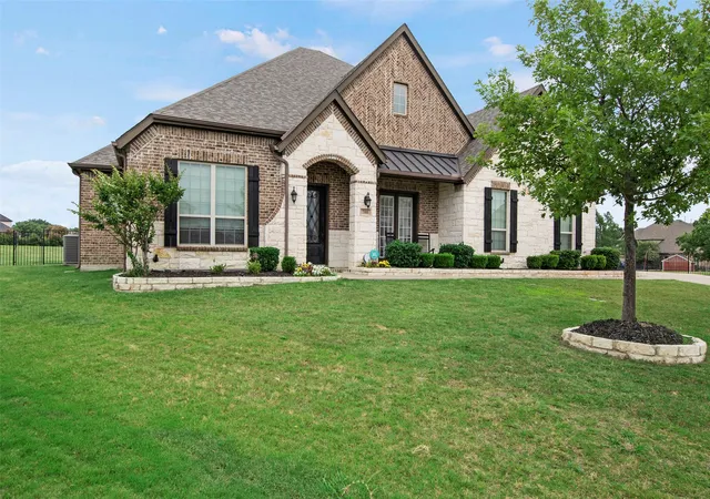 Photo 2 of Sale Pending at 700 Britton Pl, Rockwall, TX 75032 | MLS# 21230593 | Listing updated on 2026-08-17