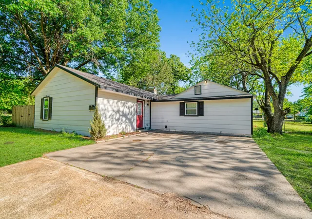 Photo 1 of Single family home for sale at 2617 Graham St, Paris, TX 75460 | MLS# 21232044 | Listing updated on 2026-08-18