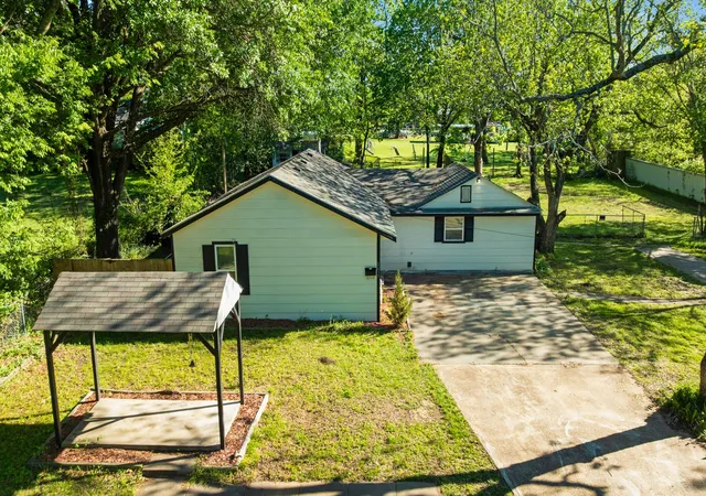 Photo 3 of Single family home for sale at 2617 Graham St, Paris, TX 75460 | MLS# 21232044 | Listing updated on 2026-08-18