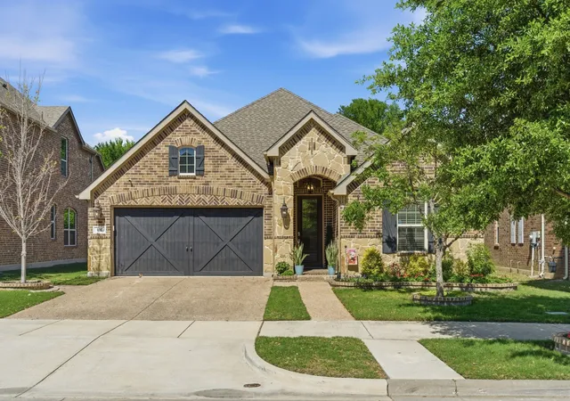 Homes for sale in Euless, TX | 815 Dove Trl, Euless, TX 76039 | MLS# 21231325