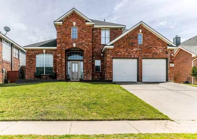 Photo 2 of Single family home for sale at 611 Laura Ln, Grand Prairie, TX 75052 | MLS# 21232070 | Listing updated on 2026-07-27