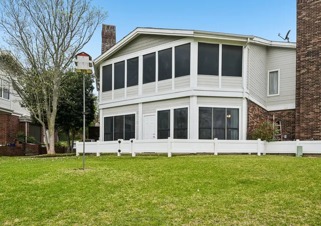 Photo 1 of Sale Pending at 9955 Waterfront Trl, Rockwall, TX 75087 | MLS# 21231417 | Listing updated on 2026-07-17