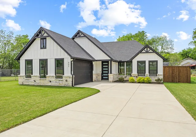 Homes for sale in Kerens, TX | 402 S Humphrey Ave, Kerens, TX 75144 | MLS# 21232289