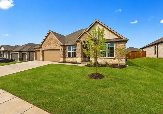 Photo 3 of Sale Pending at 215 Saddletree Dr, Nevada, TX 75173 | MLS# 21232332 | Listing updated on 2026-09-01