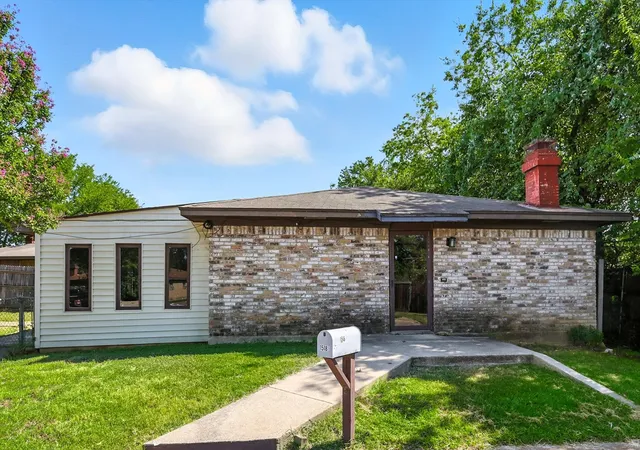 Photo 2 of Sale Pending at 1516 W Seventh St, Irving, TX 75060 | MLS# 21231711 | Listing updated on 2026-07-17