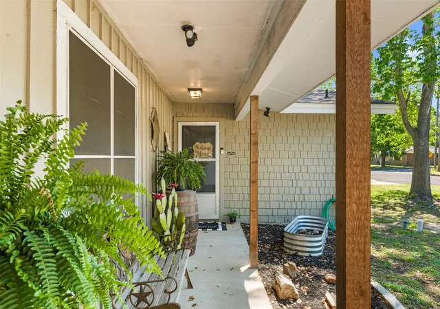 Photo 3 of Single family home for sale at 602 Colonial Dr, Athens, TX 75751 | MLS# 21223888 | Listing updated on 2026-08-27