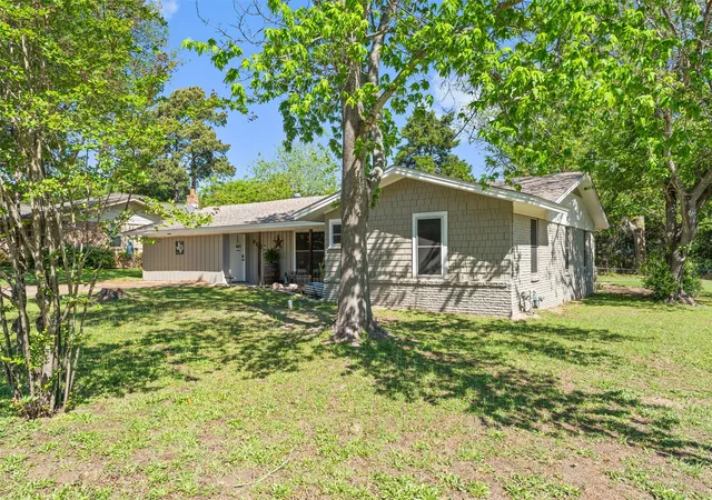 Photo 4 of Single family home for sale at 602 Colonial Dr, Athens, TX 75751 | MLS# 21223888 | Listing updated on 2026-08-27