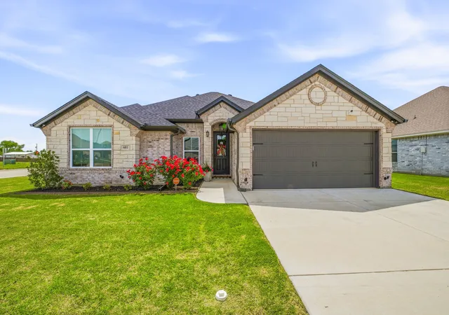 Homes for sale in Tolar, TX | 601 Violet Dr, Tolar, TX 76476 | MLS# 21232388