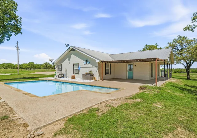 Photo 3 of House for sale at 802 Private Road 1675, Stephenville, TX 76401 | MLS# 21232356 | Listing updated on 2026-09-01