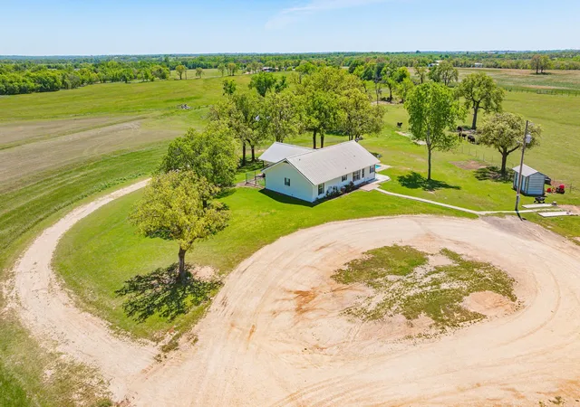 Photo 4 of House for sale at 802 Private Road 1675, Stephenville, TX 76401 | MLS# 21232356 | Listing updated on 2026-09-01