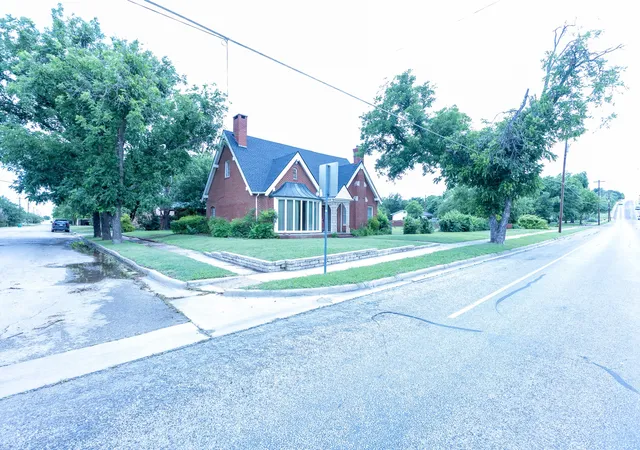 Homes for sale in Coleman, TX | 1001 W Walnut St, Coleman, TX 76834 | MLS# 21232482