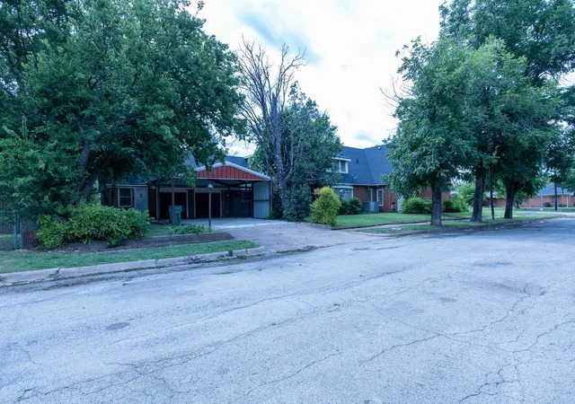Homes for sale in Coleman, TX | 1001 W Walnut St, Coleman, TX 76834 | MLS# 21232482