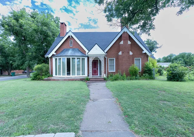 Homes for sale in Coleman, TX | 1001 W Walnut St, Coleman, TX 76834 | MLS# 21232482