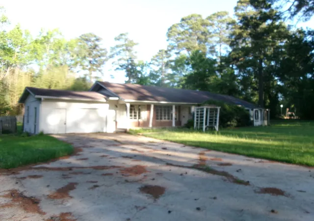 2nd image of 5210 S Lakeshore Dr, Shreveport, LA 71109 | MLS# 21232308