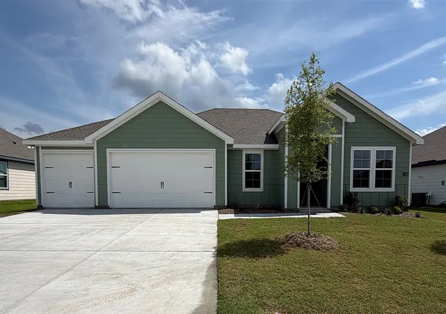 Photo 1 of Single family home for sale at 401 American Elm Dr, Nevada, TX 75173 | MLS# 21232528 | Listing updated on 2026-10-05