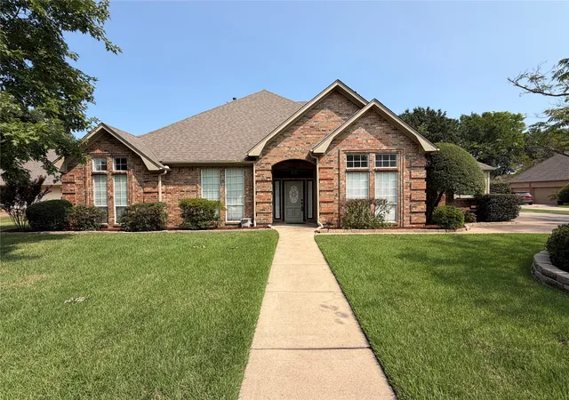 Photo 1 of Single family home for sale at 2865 Oak Creek Dr, Paris, TX 75462 | MLS# 21232629 | Listing updated on 2026-08-31