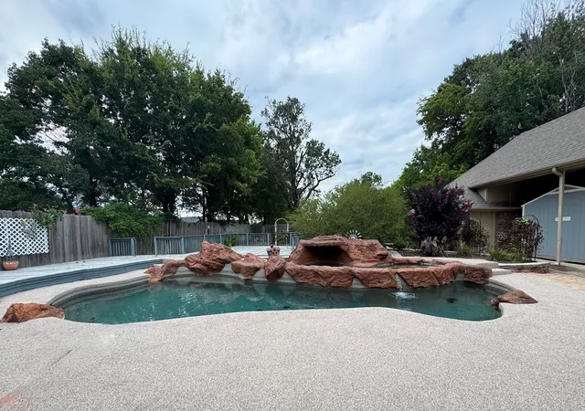 Photo 2 of Single family home for sale at 2865 Oak Creek Dr, Paris, TX 75462 | MLS# 21232629 | Listing updated on 2026-08-31