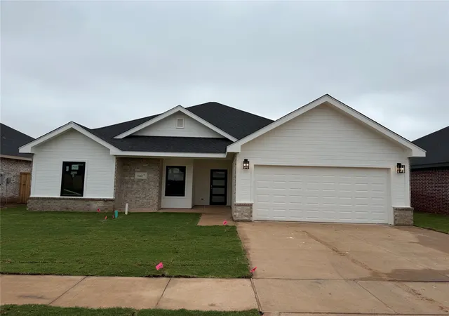 Photo 1 of Sale Pending at 7648 Lake Ridge Pkwy, Abilene, TX 79602 | MLS# 21232485 | Listing updated on 2026-10-03