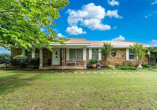 Photo 1 of Single family home for sale at 10 Carter Rd, Van Alstyne, TX 75495 | MLS# 21232762 | Listing updated on 2026-08-03