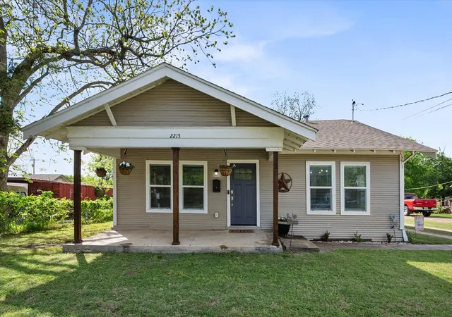 Photo 2 of Single family home for sale at 2215 W Park Row Blvd, Corsicana, TX 75110 | MLS# 21232631 | Listing updated on 2026-07-07