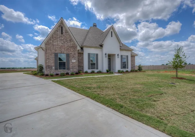 2nd image of 615 Danube Cir, Bossier City, LA 71111 | MLS# 21232618