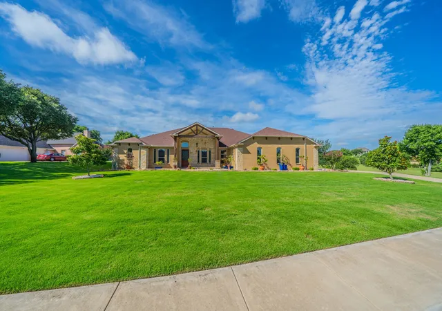 Homes for sale in Cedar Hill, TX | 2852 Sonterra Dr, Cedar Hill, TX 75104 | MLS# 21232742