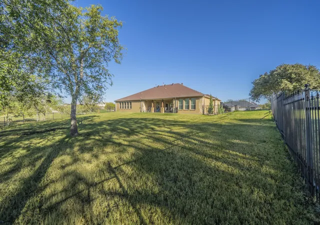 Homes for sale in Cedar Hill, TX | 2852 Sonterra Dr, Cedar Hill, TX 75104 | MLS# 21232742