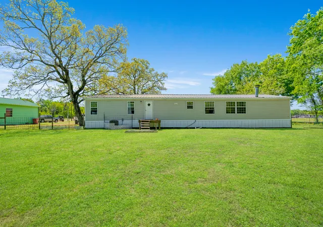 Homes for sale in Blossom, TX | 1530 W W Front St St, Blossom, TX 75416