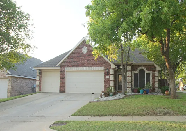 Photo 1 of Sale Pending at 3709 Marquette Dr, Denton, TX 76210 | MLS# 21232436 | Listing updated on 2026-08-04