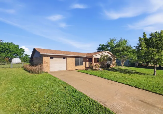 Homes for sale in Hamilton, TX | 512 S Williams St, Hamilton, TX 76531 | MLS# 21232947