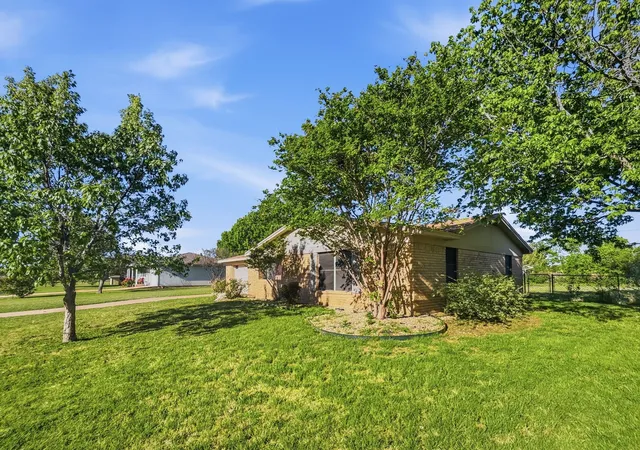 Homes for sale in Hamilton, TX | 512 S Williams St, Hamilton, TX 76531 | MLS# 21232947
