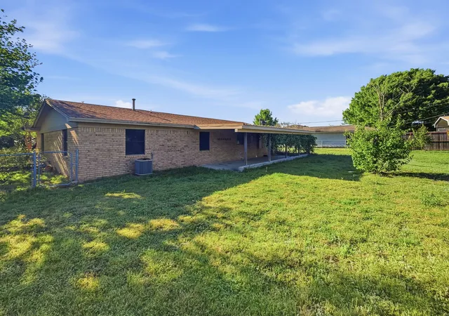 Homes for sale in Hamilton, TX | 512 S Williams St, Hamilton, TX 76531 | MLS# 21232947