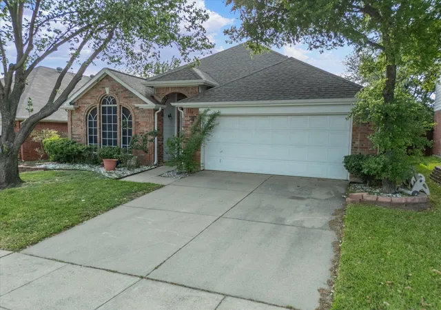 Photo 3 of Single family home for sale at 2101 Oak Manor Dr, Bedford, TX 76021 | MLS# 21228459 | Listing updated on 2026-08-05