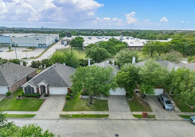 Photo 3 of Single family home for sale at 2101 Oak Manor Dr, Bedford, TX 76021 | MLS# 21228459 | Listing updated on 2026-08-05