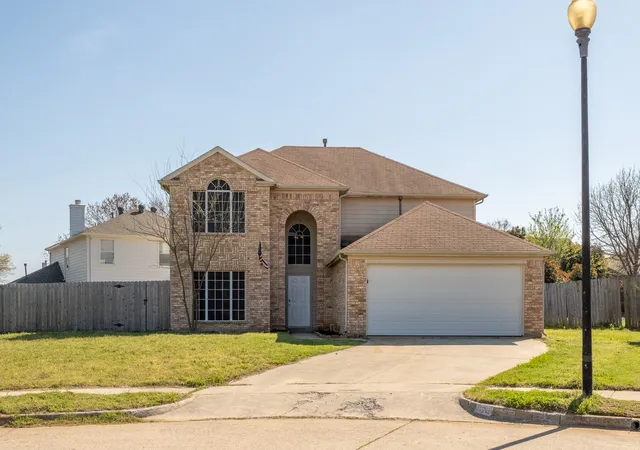 Homes for sale in Lake Dallas, TX | 322 Thousand Oaks Dr, Lake Dallas, TX 75065 | MLS# 21232154