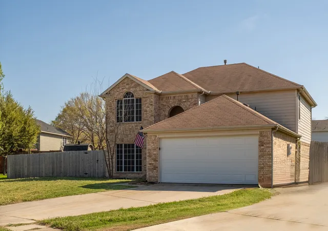 Homes for sale in Lake Dallas, TX | 322 Thousand Oaks Dr, Lake Dallas, TX 75065 | MLS# 21232154