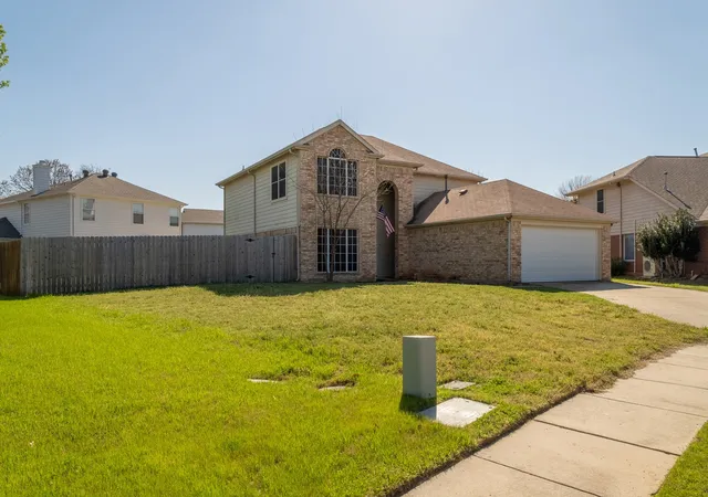 Homes for sale in Lake Dallas, TX | 322 Thousand Oaks Dr, Lake Dallas, TX 75065 | MLS# 21232154