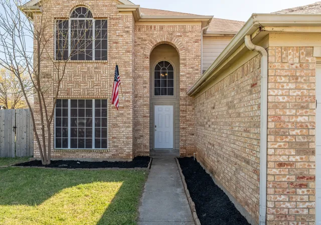 Homes for sale in Lake Dallas, TX | 322 Thousand Oaks Dr, Lake Dallas, TX 75065 | MLS# 21232154