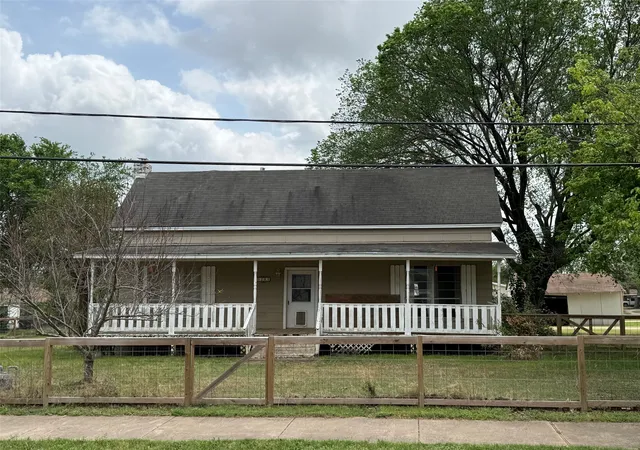1st image of 280 W 4th St, Crawford, TX 76638 | MLS# 21233082