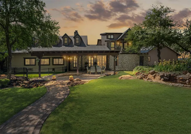 2nd image of 108 Dustin Cir, Hudson Oaks, TX 76087 | MLS# 21233090