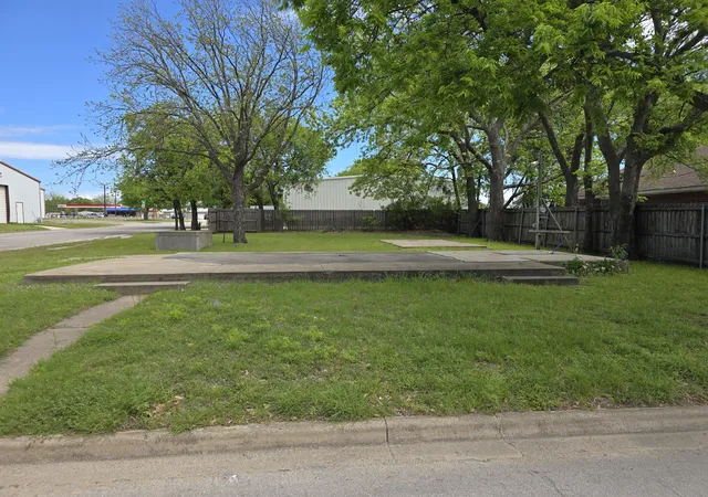 Photo 1 of Land for sale at 811 Hillsboro St, Cleburne, TX 76033 | MLS# 21233147 | Listing updated on 2026-09-03